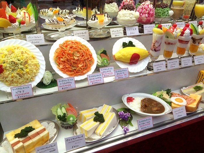 MAKAN DI LUAR