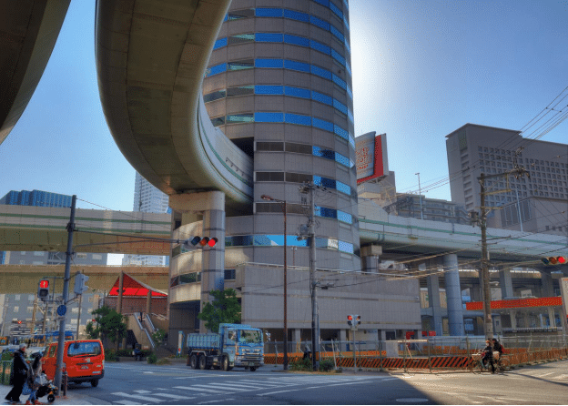 Highway kat Jepun tembus bangunan: Cerita betul ke ni?