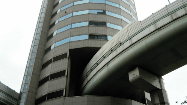 Highway kat Jepun tembus bangunan: Cerita betul ke ni?